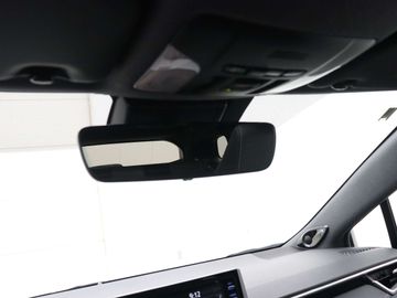 Car image 32