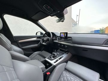 Car image 30