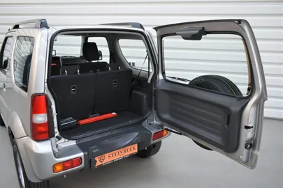 Car image 26