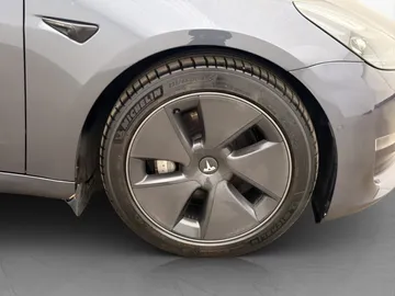 Car image 34