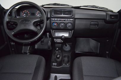 Car image 10