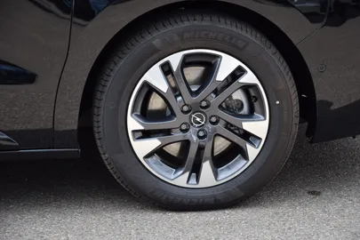Car image 30
