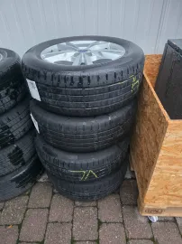 Car image 48