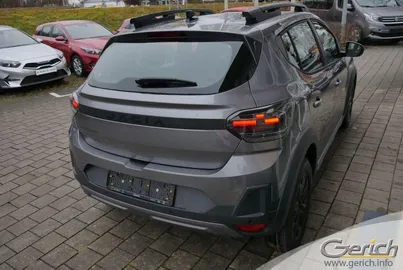 Car image 3