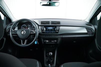 Car image 10