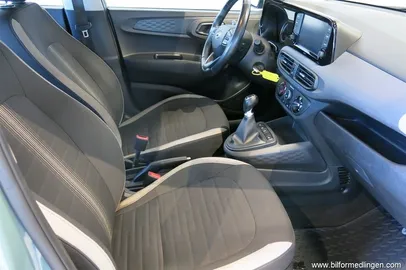 Car image 10