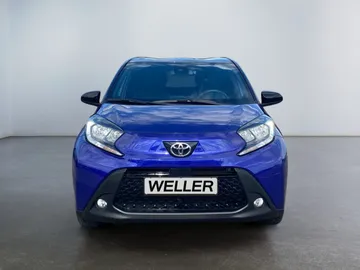 Car image 3