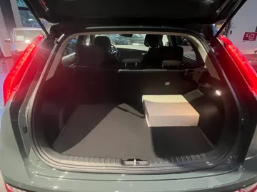 Car image 28
