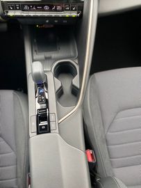 Car image 32