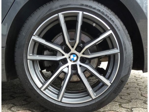 BMW 320d Touring Sport Line 140 kW image number 4