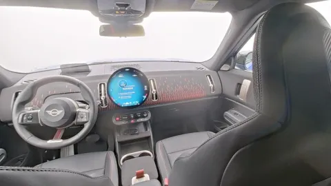 Car image 26