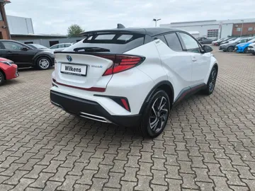 Car image 4