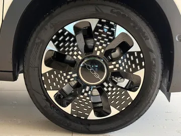 Car image 25