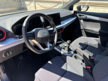 Car image 18