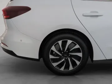 Car image 28