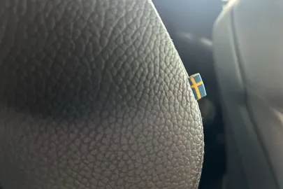 Car image 34