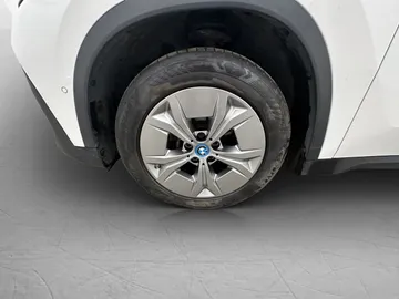 Car image 32