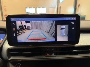 Car image 19