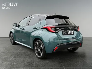 Car image 4