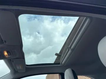 Car image 29