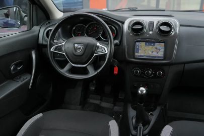 Car image 16