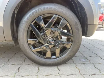 Car image 24