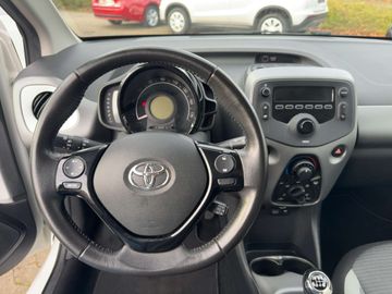 Car image 10