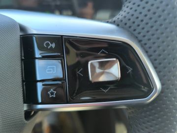 Car image 36