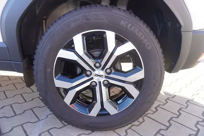 Car image 32