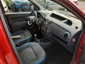 Car image 17