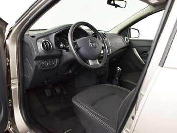 Car image 10