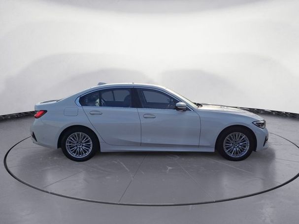 BMW 320i Luxury Line 135 kW image number 6