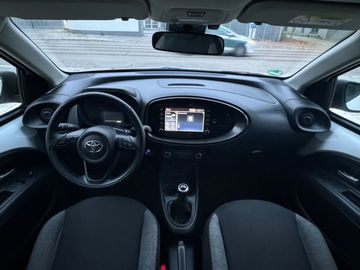 Car image 11