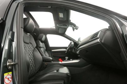 Car image 37