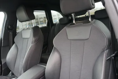 Car image 36