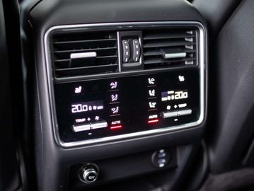 Car image 35