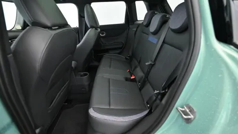 Car image 25