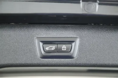 Car image 40