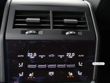 Car image 32