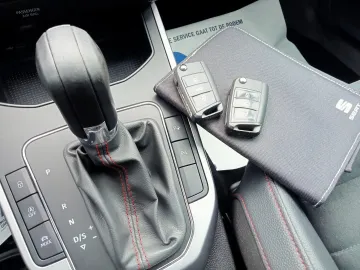 Car image 33