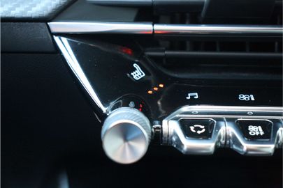 Car image 37