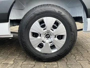 Car image 49