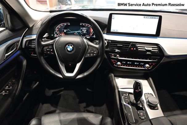 BMW 520d Touring xDrive Luxury Line 140 kW image number 3