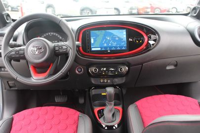 Car image 14