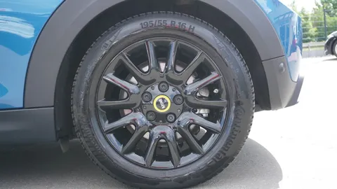 Car image 34