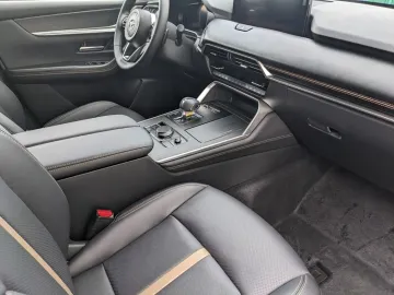Car image 27