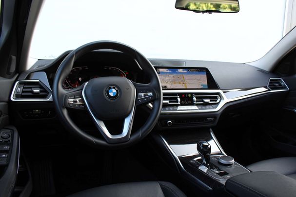 BMW 320i Touring Luxury Line 135 kW image number 5