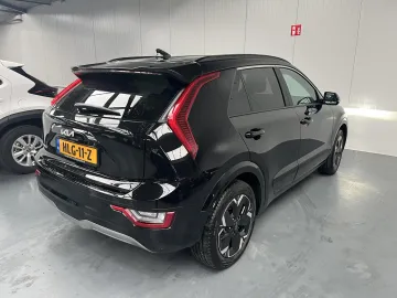 Car image 32