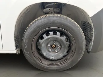 Car image 28