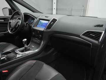 Car image 32